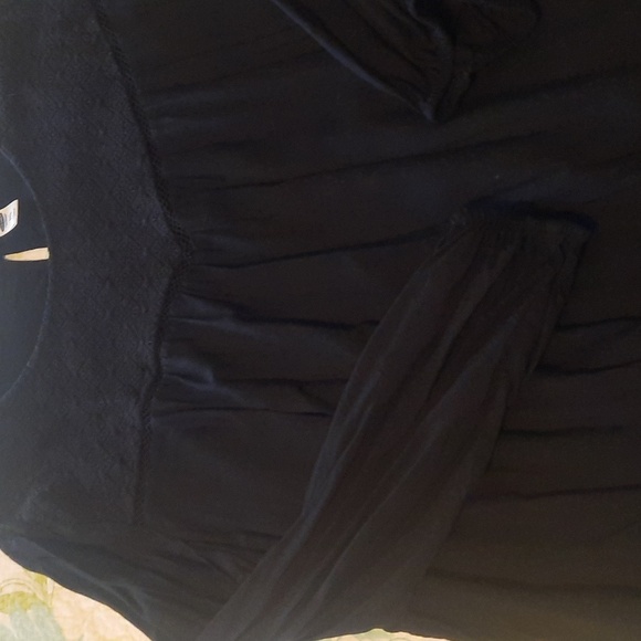 Elegant Black Blouse - Picture 4 of 4